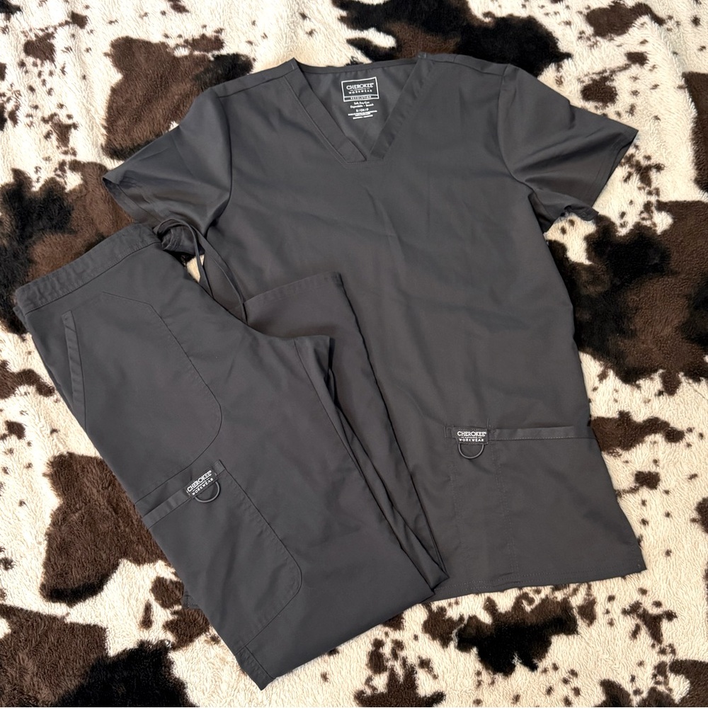 Grey Womens Cherokee scrub set size Small